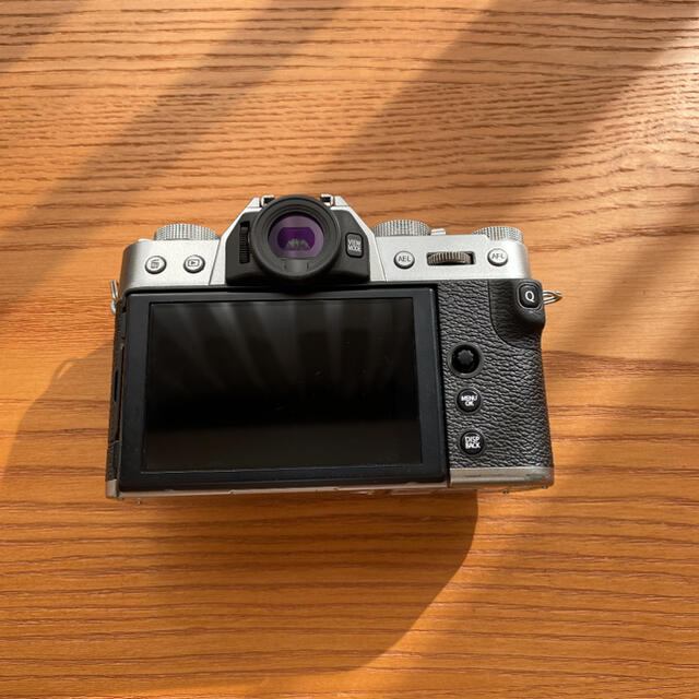 富士フイルム(フジフイルム)の【おまけ付き】X-T30 + XC 35mm F2(新同品) スマホ/家電/カメラのカメラ(ミラーレス一眼)の商品写真