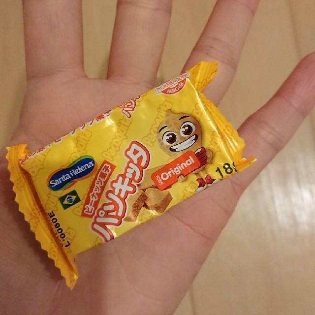 KALDI(カルディ)のお口の中でホロホロッ♪ブラジルのお菓子【パソキッタ】ピーナッツ菓子 訳あり 食品/飲料/酒の食品(菓子/デザート)の商品写真