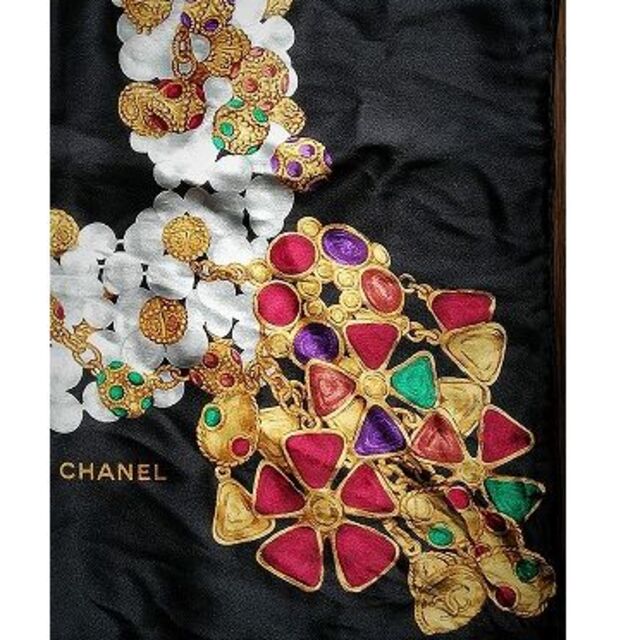 CHANEL - WHITEデイ♥セール】シャネル.スカーフ・黒地にジュエリィー85x85cmの通販 by LAME39's shop