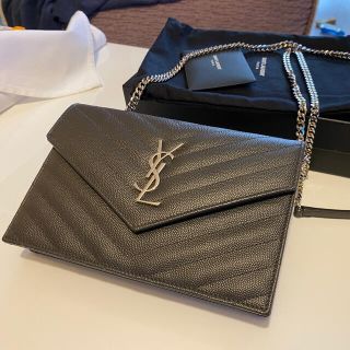 サンローラン(Saint Laurent)のサンローランエンベロープチェーンウォレット【色:グレー】【金具:シルバー】財布(ショルダーバッグ)