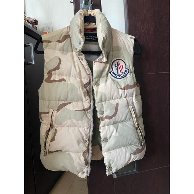 MONCLER(モンクレール)のryouen様専用　　モンクレール　ワタナベジュンヤ　コラボ　ダウンベスト レディースのジャケット/アウター(ダウンベスト)の商品写真