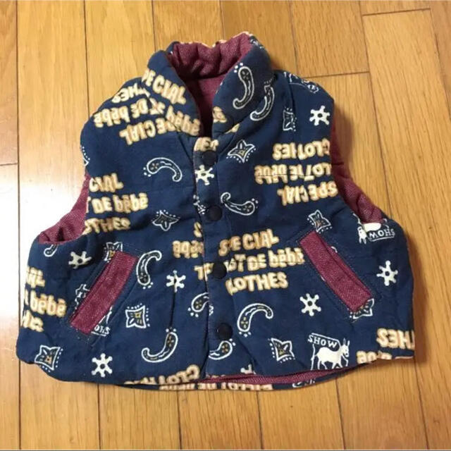 BeBe(ベベ)の7-15   F.bebe べべ 中綿リバーシブルダウンベスト (95) キッズ/ベビー/マタニティのキッズ服男の子用(90cm~)(ジャケット/上着)の商品写真