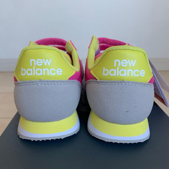 New Balance(ニューバランス)のPV220PKY  21.0  ニューバランス スニーカー キッズ/ベビー/マタニティのキッズ靴/シューズ(15cm~)(スニーカー)の商品写真