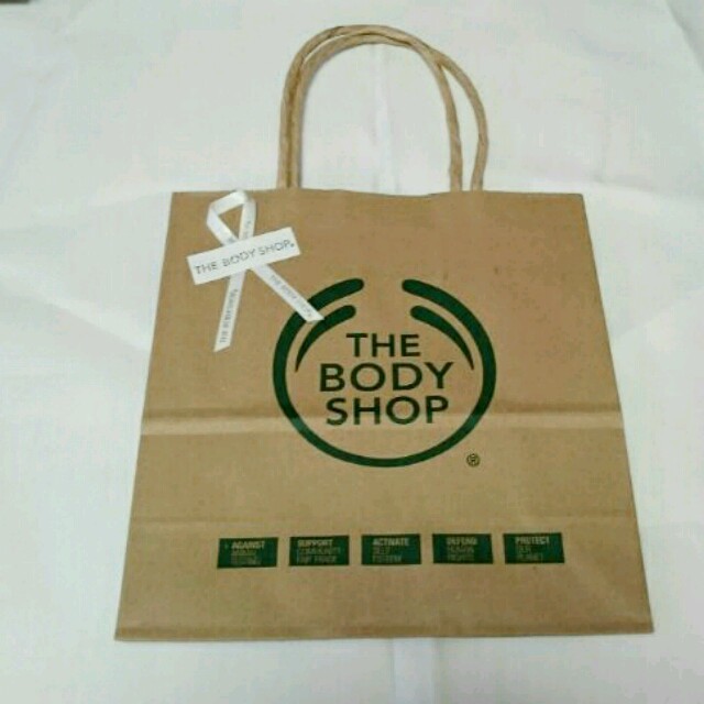 THE BODY SHOP(ザボディショップ)のり～な様専用！新品★白2 ボディショップ 紙袋5枚 小 コスメ/美容のコスメ/美容 その他(その他)の商品写真