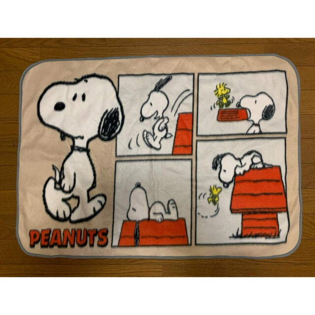 SNOOPY(スヌーピー)のスヌーピー  ひざ掛け　ノベルティ エンタメ/ホビーのコレクション(ノベルティグッズ)の商品写真