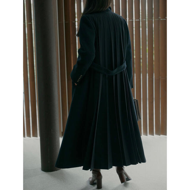 UNDRESSED BACK PLEATS COAT