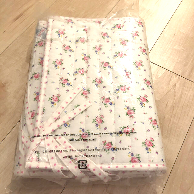 Cath Kidston(キャスキッドソン)のベビー用バンパー　小花柄 キッズ/ベビー/マタニティの寝具/家具(ベビーベッド)の商品写真