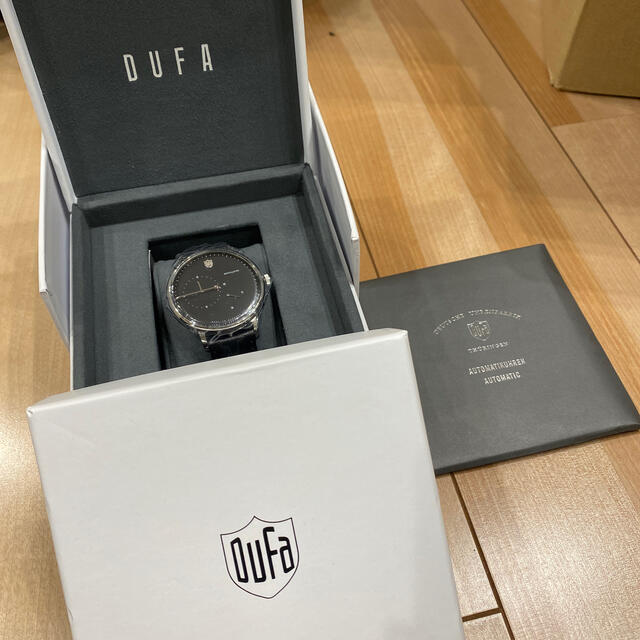 【完全新品未使用】DUFA ブラック腕時計　定価5万円代