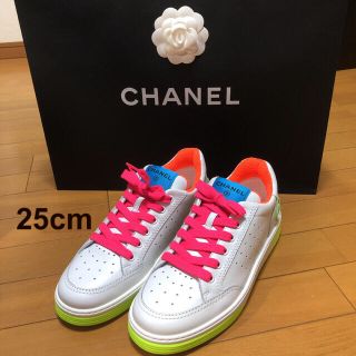 シャネル(CHANEL)のCHANEL 完売必至 ネオンカラースニーカー 希少 2020ss(スニーカー)