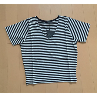 エモダ(EMODA)のショート丈VネックTシャツ(Tシャツ(半袖/袖なし))