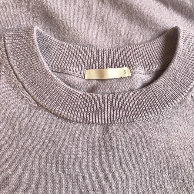 GU(ジーユー)の美品　GU  半袖ニット ラベンダー色　Sサイズ レディースのトップス(ニット/セーター)の商品写真