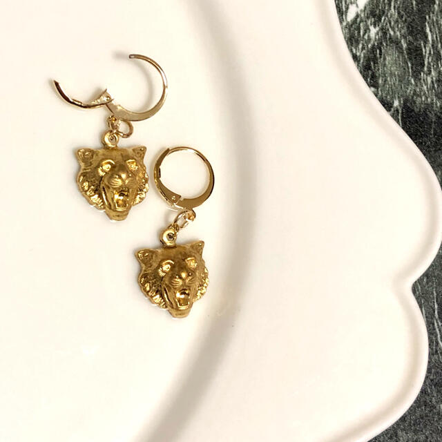 jouetie(ジュエティ)の🐯トラ虎タイガーフェイスピアス☆ヴィンテージ個性的K16GP ハンドメイドのアクセサリー(ピアス)の商品写真