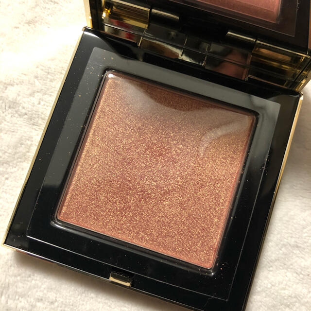 BOBBI BROWN(ボビイブラウン)のボビイブラウン リュクス ギルディッド ハイライター フォイルドペタル コスメ/美容のベースメイク/化粧品(フェイスカラー)の商品写真