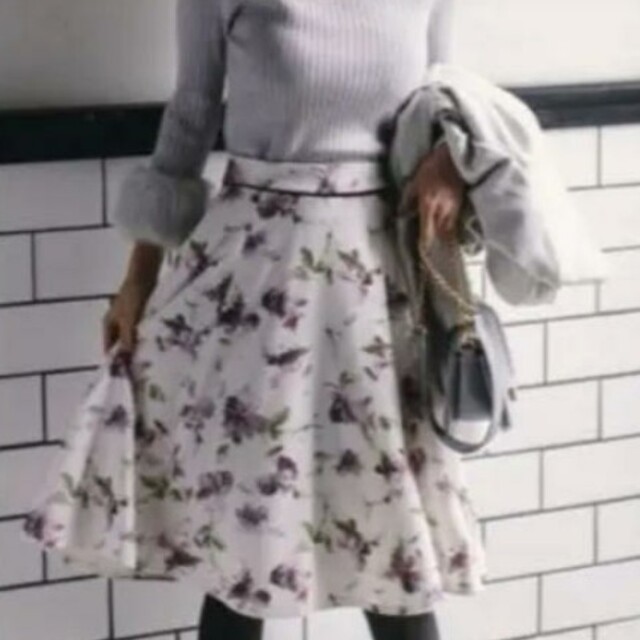 Apuweiser-riche(アプワイザーリッシェ)のアプワイザーリッシェ フラワーフレアスカート レディースのスカート(ひざ丈スカート)の商品写真