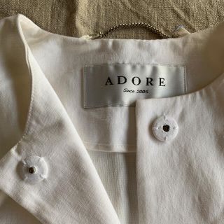 アドーア(ADORE)のアドーア　コート　白(ノーカラージャケット)