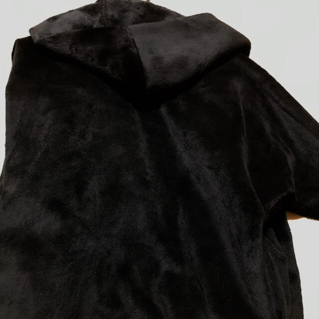 EMODA(エモダ)のオーバーフードボアコート　ブラック　極美品 レディースのジャケット/アウター(毛皮/ファーコート)の商品写真