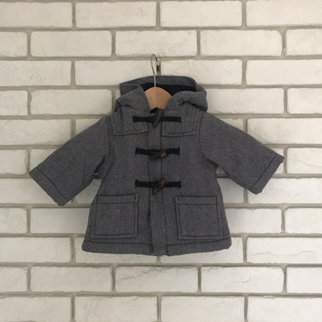 babyGAP(ベビーギャップ)のベビーギャップ　ダッフルコート　グレー キッズ/ベビー/マタニティのベビー服(~85cm)(ジャケット/コート)の商品写真