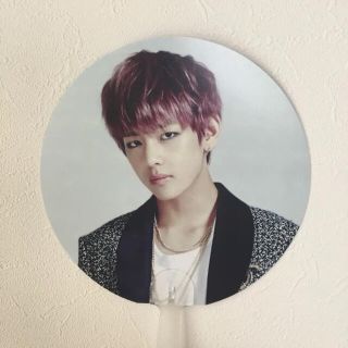 ボウダンショウネンダン(防弾少年団(BTS))の【みゆ様専用】BTS V テテ 公式うちわ(アイドルグッズ)