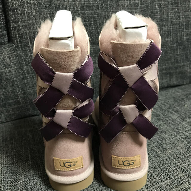 UGG ピンクベージュ リボンブーツ