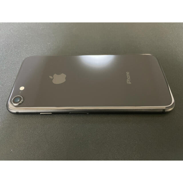 Apple(アップル)のiPhone8 space gray 64GB 美品 SIMロック解除 スマホ/家電/カメラのスマートフォン/携帯電話(スマートフォン本体)の商品写真