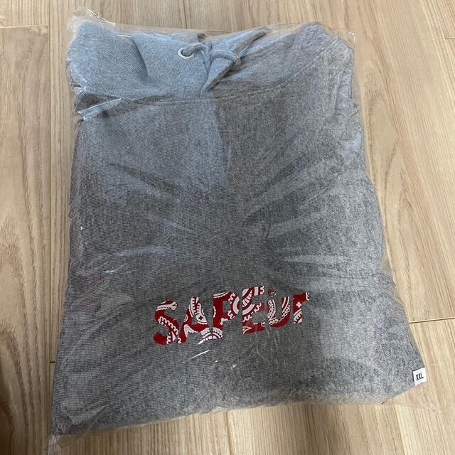 Supreme(シュプリーム)のSAPEur REDPAISLEYHEAD HOODIE HGY メンズのトップス(パーカー)の商品写真