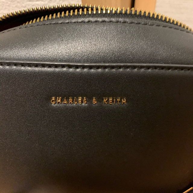 Charles and Keith(チャールズアンドキース)のCHARLES & KEITH バッグ レディースのバッグ(ショルダーバッグ)の商品写真