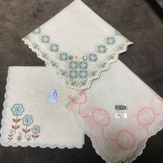 アルバ(ALBA)のスイス製刺繍入りハンカチ3枚セット(ハンカチ)