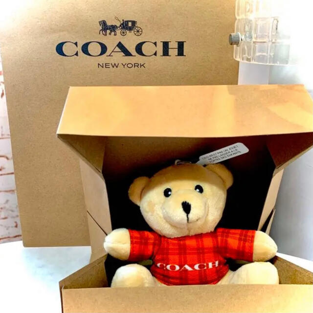 COACH(コーチ)の⭐️超レア・新品⭐️coach ぬいぐるみ　キーホルダー　くまさん エンタメ/ホビーのおもちゃ/ぬいぐるみ(ぬいぐるみ)の商品写真