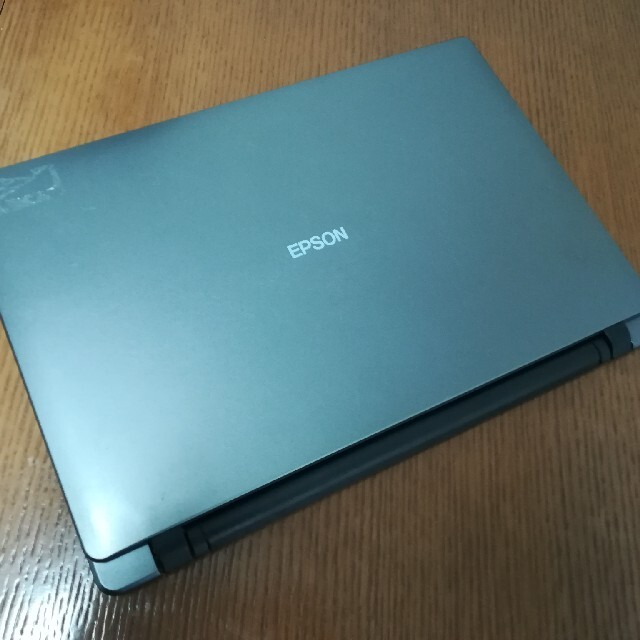 EPSON(エプソン)のEPSON ノートパソコン celeron 2850m office 充電器付 スマホ/家電/カメラのPC/タブレット(ノートPC)の商品写真