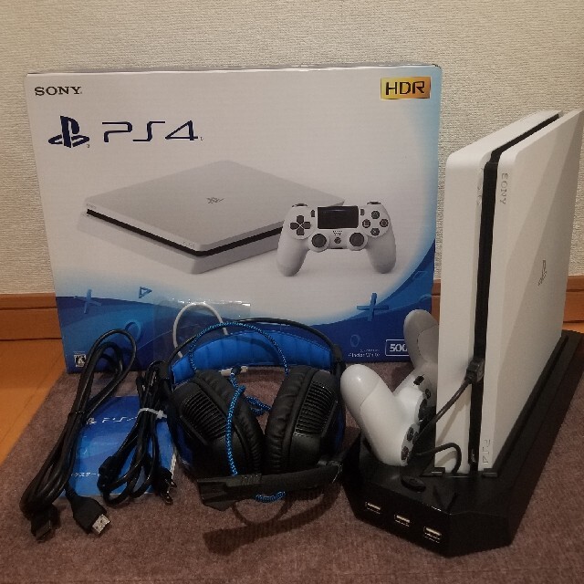 PlayStation4(プレイステーション4)のPlayStation4 CUH2100A 500GB エンタメ/ホビーのゲームソフト/ゲーム機本体(家庭用ゲーム機本体)の商品写真