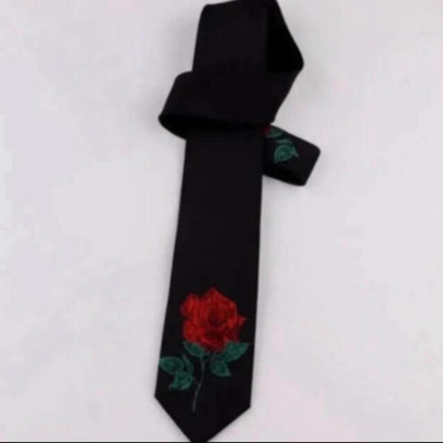 LAD MUSICIAN(ラッドミュージシャン)の薔薇　刺繍　ネクタイ　新品未使用　送料無料 メンズのファッション小物(ネクタイ)の商品写真