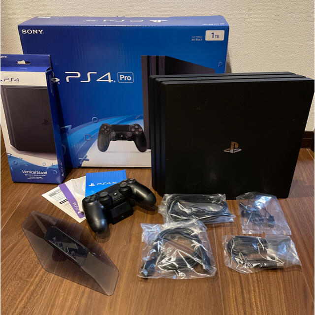 家庭用ゲーム機本体SONY PlayStation4 Pro 本体  CUH-7000BB01