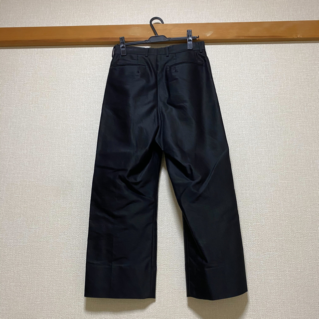 COMOLI(コモリ)のneat ギザモールスキン　黒　ワイド　44 メンズのパンツ(スラックス)の商品写真