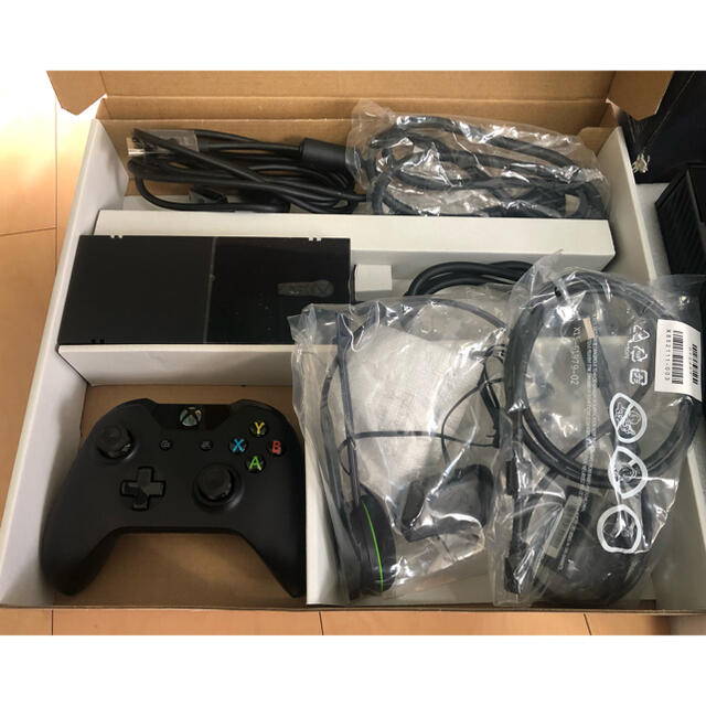 Xbox(エックスボックス)のXbox one ソフト付き エンタメ/ホビーのゲームソフト/ゲーム機本体(家庭用ゲーム機本体)の商品写真