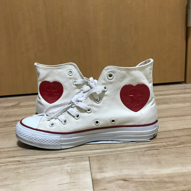 CONVERSE(コンバース)の値下げコンバース ハートパッチ❤️ レディースの靴/シューズ(スニーカー)の商品写真