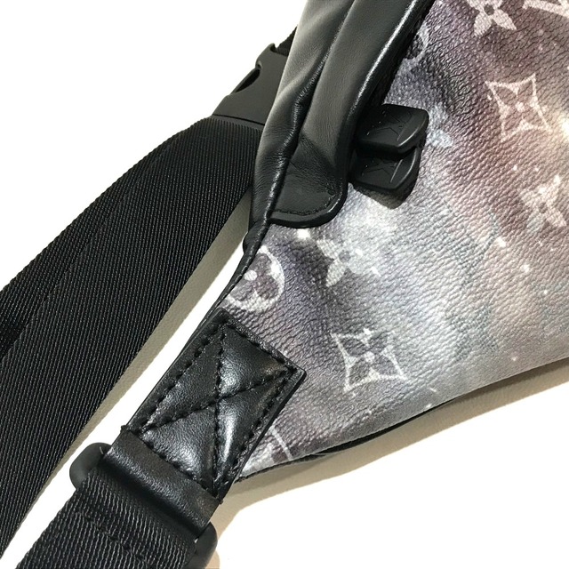 LOUIS VUITTON(ルイヴィトン)のルイヴィトン LOUIS VUITTON ディスカバリー・バムバッグ M44444 モノグラムギャラクシー ウエストバッグ ボディバッグ モノグラムギャラクシーキャンバス ブラック 未使用 メンズのバッグ(ボディーバッグ)の商品写真