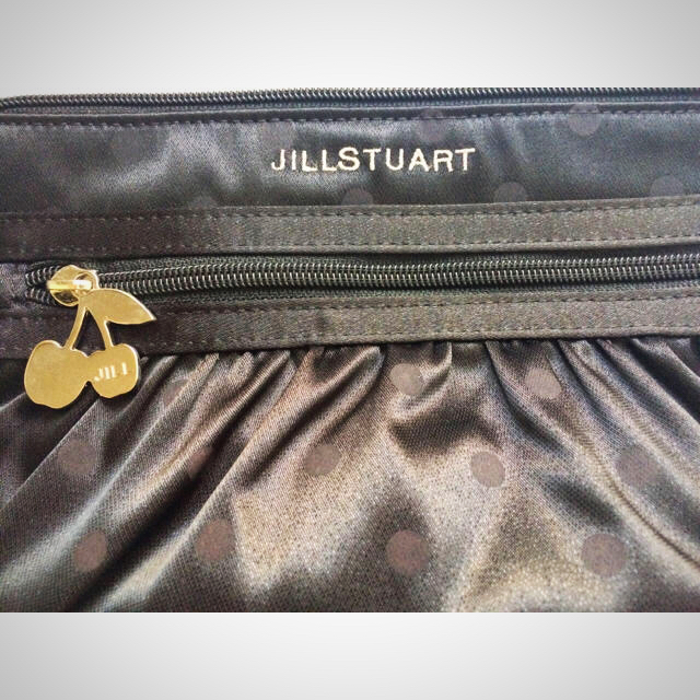 JILLSTUART(ジルスチュアート)の黒ドットJILLポーチキーホルダー付き レディースのファッション小物(ポーチ)の商品写真