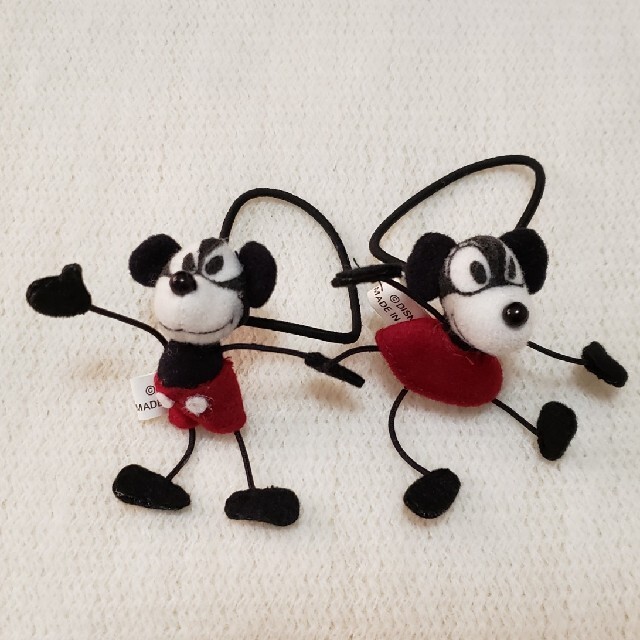 ミッキーマウス(ミッキーマウス)のぬいぐるみヘアゴム　レトロ ミッキー&ミニー(ディズニー) エンタメ/ホビーのおもちゃ/ぬいぐるみ(キャラクターグッズ)の商品写真