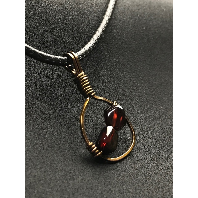 天然石 深紅の輝きガーネットネックレス  レディースのアクセサリー(ネックレス)の商品写真