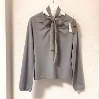 カールラガーフェルド(Karl Lagerfeld)のカールラガーフェルド❤️美品❤️カシミアボウ付きVネックニットライトグレー38(ニット/セーター)