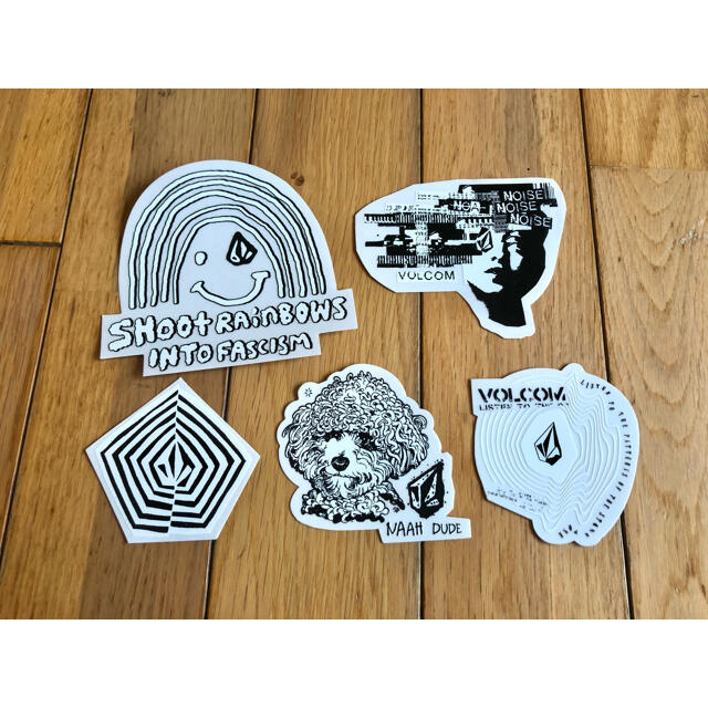 volcom(ボルコム)の5枚セット VOLCOM 非売品 ステッカー エンタメ/ホビーのコレクション(ノベルティグッズ)の商品写真