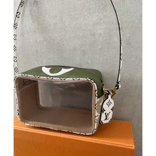 ルイヴィトン(LOUIS VUITTON)のジャイアント　モノグラム　ビーチ　ポーチ　ロゴ　レア(ショルダーバッグ)