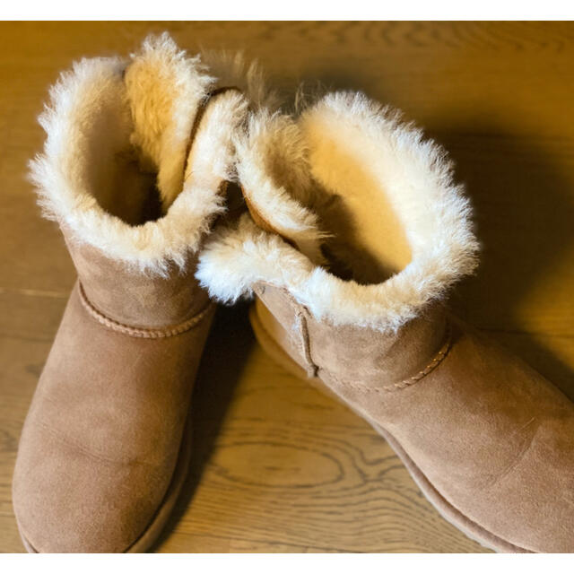 UGG(アグ)のUGG レディース フラッフ ボウ ミニ レディースの靴/シューズ(ブーツ)の商品写真