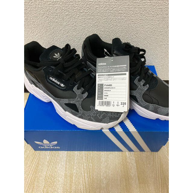 adidas falcon スニーカー　22.5 〜23.5