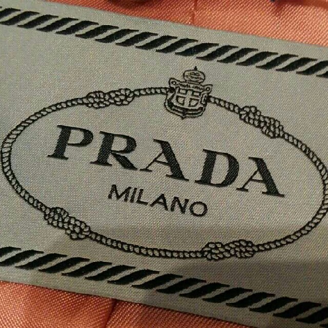 PRADA(プラダ)のビスケ様ご専用です☆タグつき未使用☆プラダのコート40 レディースのジャケット/アウター(ロングコート)の商品写真