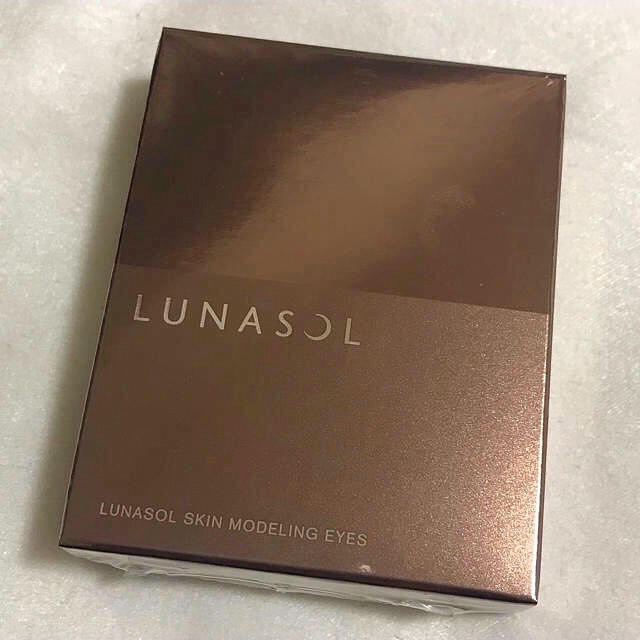LUNASOL(ルナソル)の新品未使用⭐︎ルナソル スキンモデリングアイズ01 コスメ/美容のベースメイク/化粧品(アイシャドウ)の商品写真