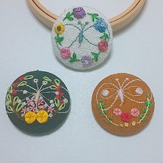 ミナペルホネン(mina perhonen)のミナペルホネン お花の刺繍 ヘアゴム ブローチ ストールピン ハンドメイド(コサージュ/ブローチ)