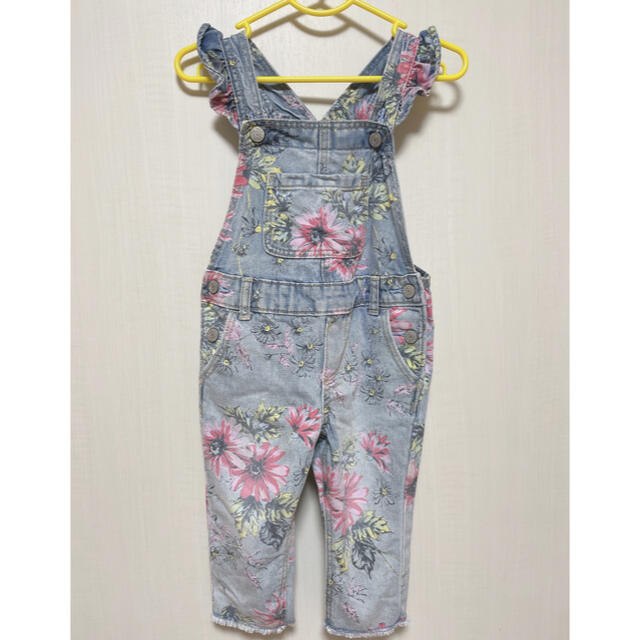 babyGAP(ベビーギャップ)のGAP デニムサロペット　新品　未使用 キッズ/ベビー/マタニティのキッズ服女の子用(90cm~)(パンツ/スパッツ)の商品写真