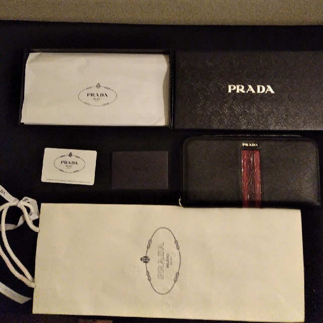 PRADA(プラダ)のプラダ　財布　ラウンドジップ メンズのファッション小物(長財布)の商品写真