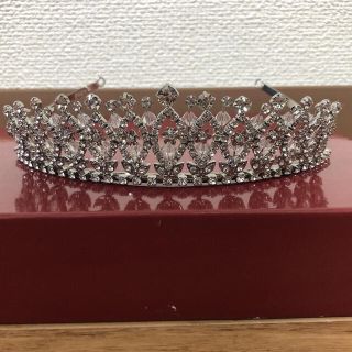 アビステ(ABISTE)のアビステ ティアラ   ヘッドドレス　ウェディング　結婚式(ヘッドドレス/ドレス)